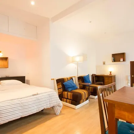 Lägenhet Charming Garden Duplex Historic Centre