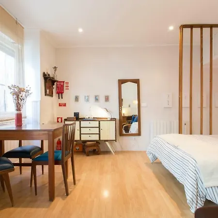 아파트 Charming Garden Duplex Historic Centre