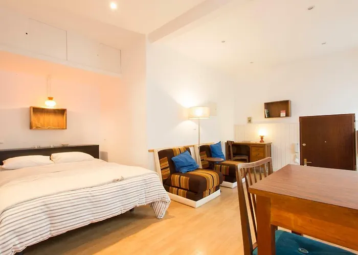 Lägenhet Charming Garden Duplex Historic Centre